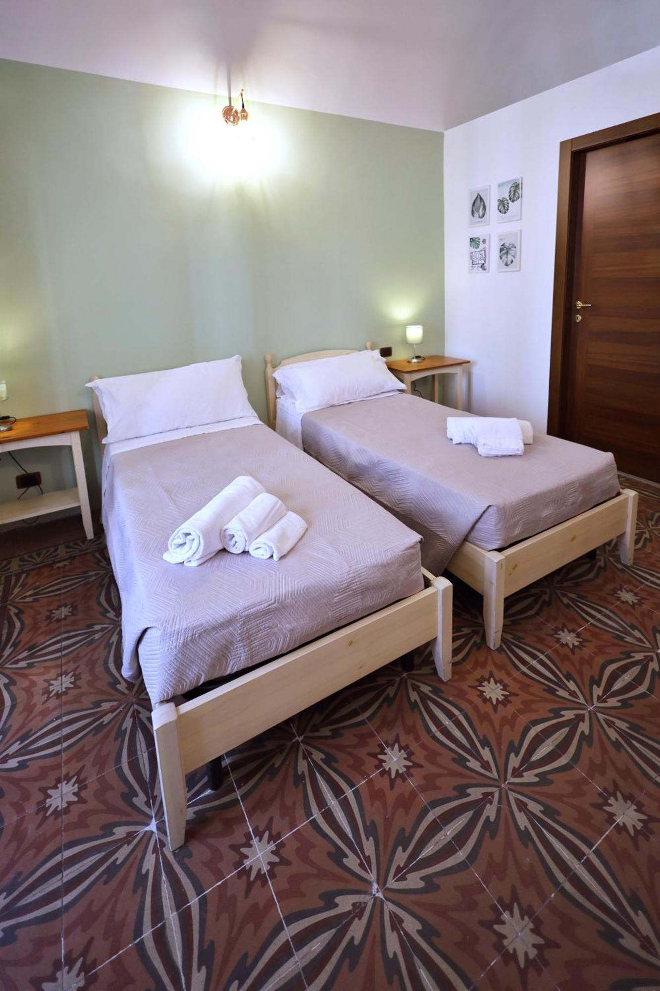 Cataneasy Rooms Exteriör bild